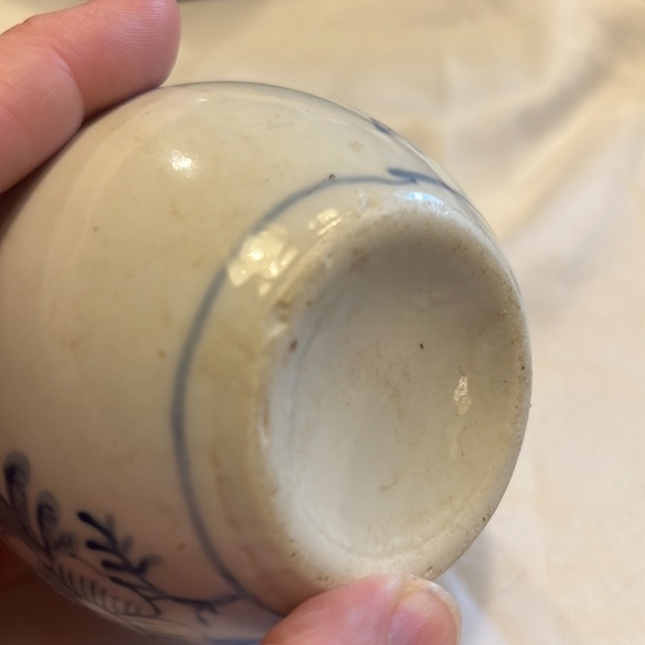 Chinese Cobalt Blue & White Floral Pattern Ceramic Porcelain Ginger Jar. - Picture 11 of 12